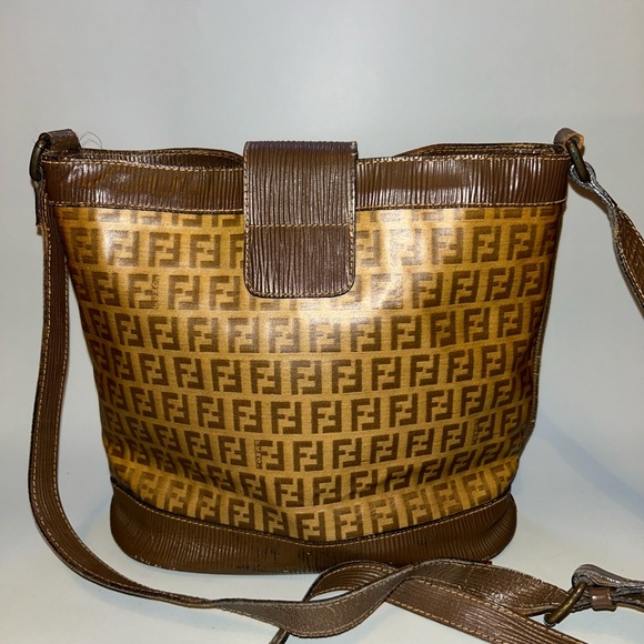 Pre loved vintage Fendi  crossbody bag - Picture 2 of 14
